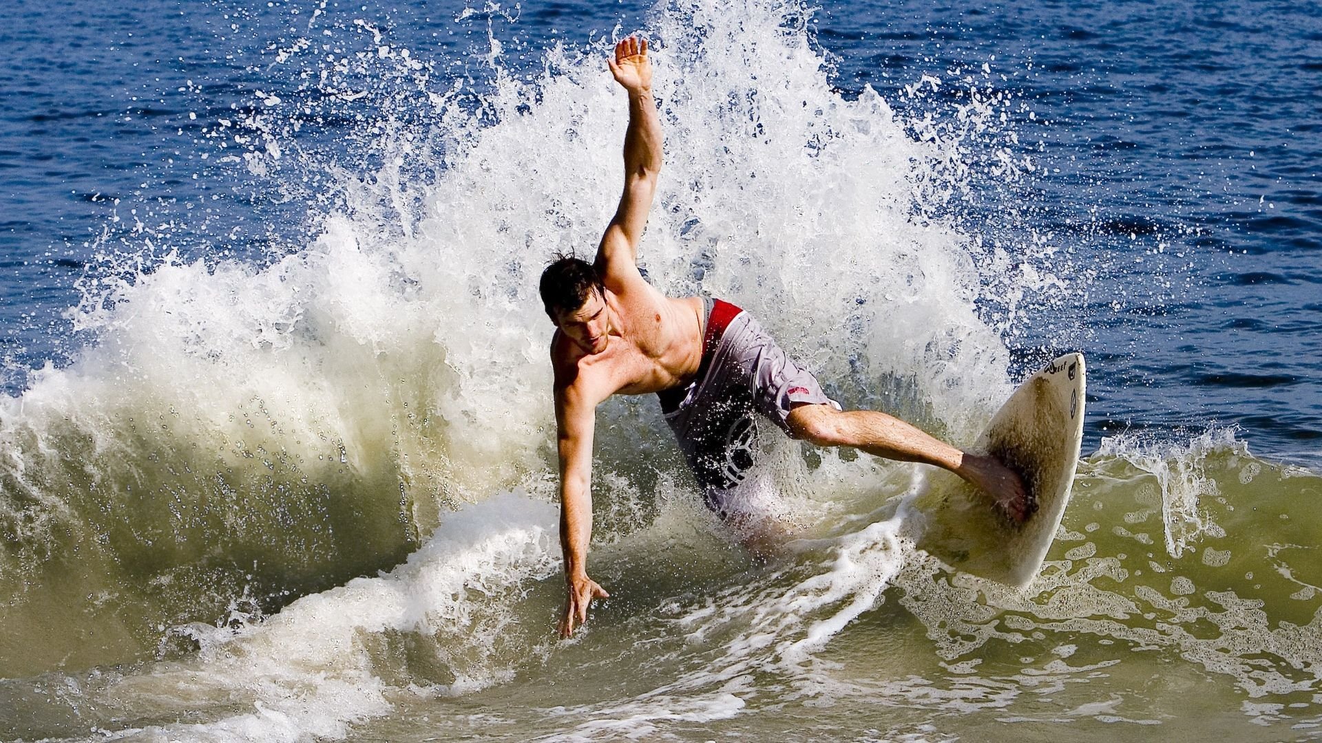 斯密斯：全黑队不可或缺的半场支柱，进攻线上的关键人物，sime斯密